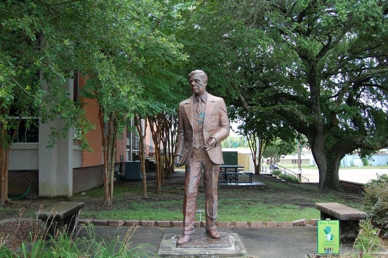 Huey Pierce Long Statue image. Click for full size.