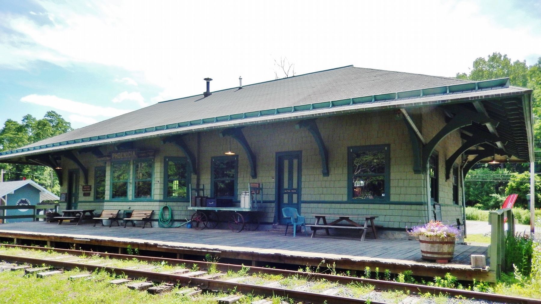 Phoenicia Railroad Station (<i>north side, tracks & platform</i>) image. Click for full size.