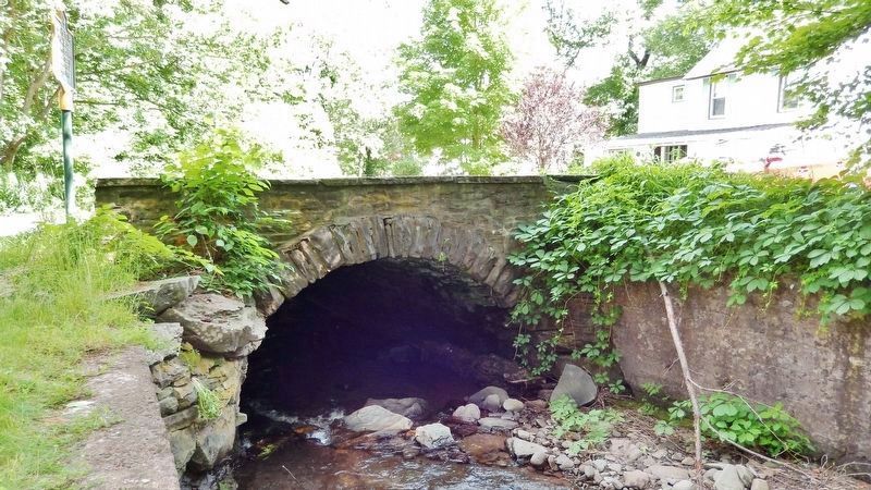 Elm Street Stone Arch Bridge<br>(<i>marker visible • edge on • left of bridge</i>) image. Click for full size.