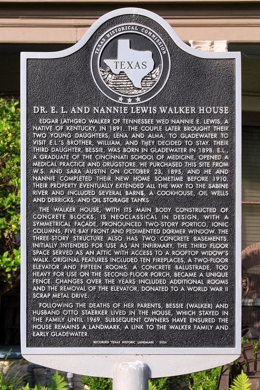 Dr. E. L. and Nannie Lewis Walker House Marker image. Click for full size.