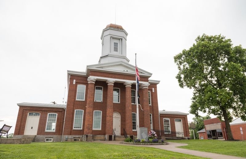 Owen County’s Former Courthouse image. Click for full size.