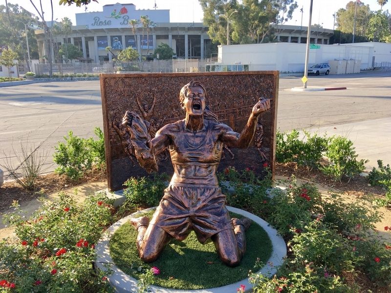 Statue of Brandi Chastain image. Click for full size.