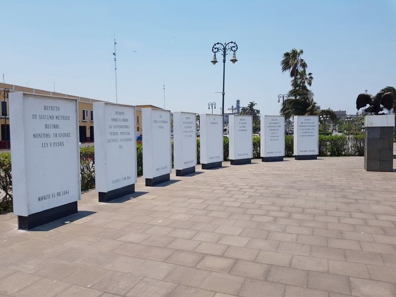The Hemicycle to Juárez, left side showing panels inscribed with Reform Laws. Click for full size. The Hemicycle to Juárez, left side showing panels inscribed with Reform Laws image. Click for full size.