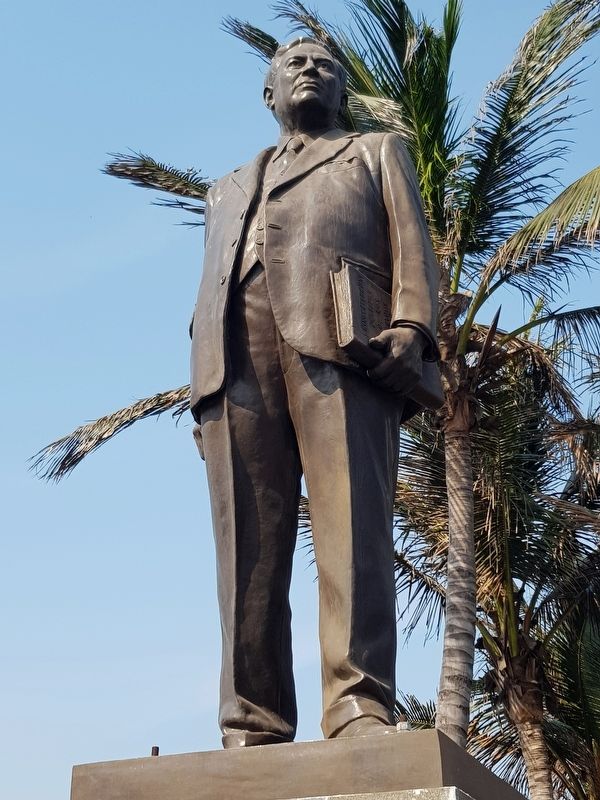 Heriberto Jara Corona statue image. Click for full size.