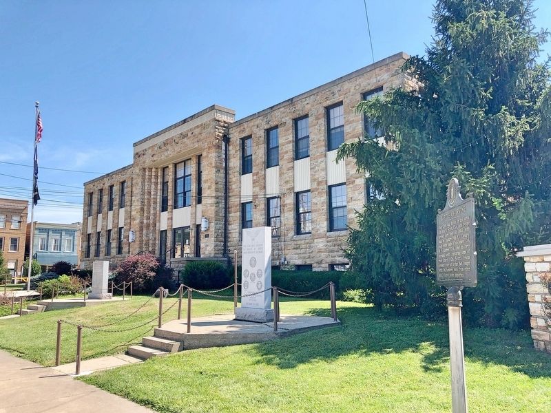 View of marker and Estill County Courthouse. image. Click for full size.