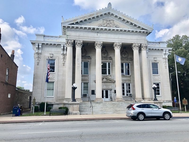 The Shelby County Courthouse with marker on very right. image. Click for full size.