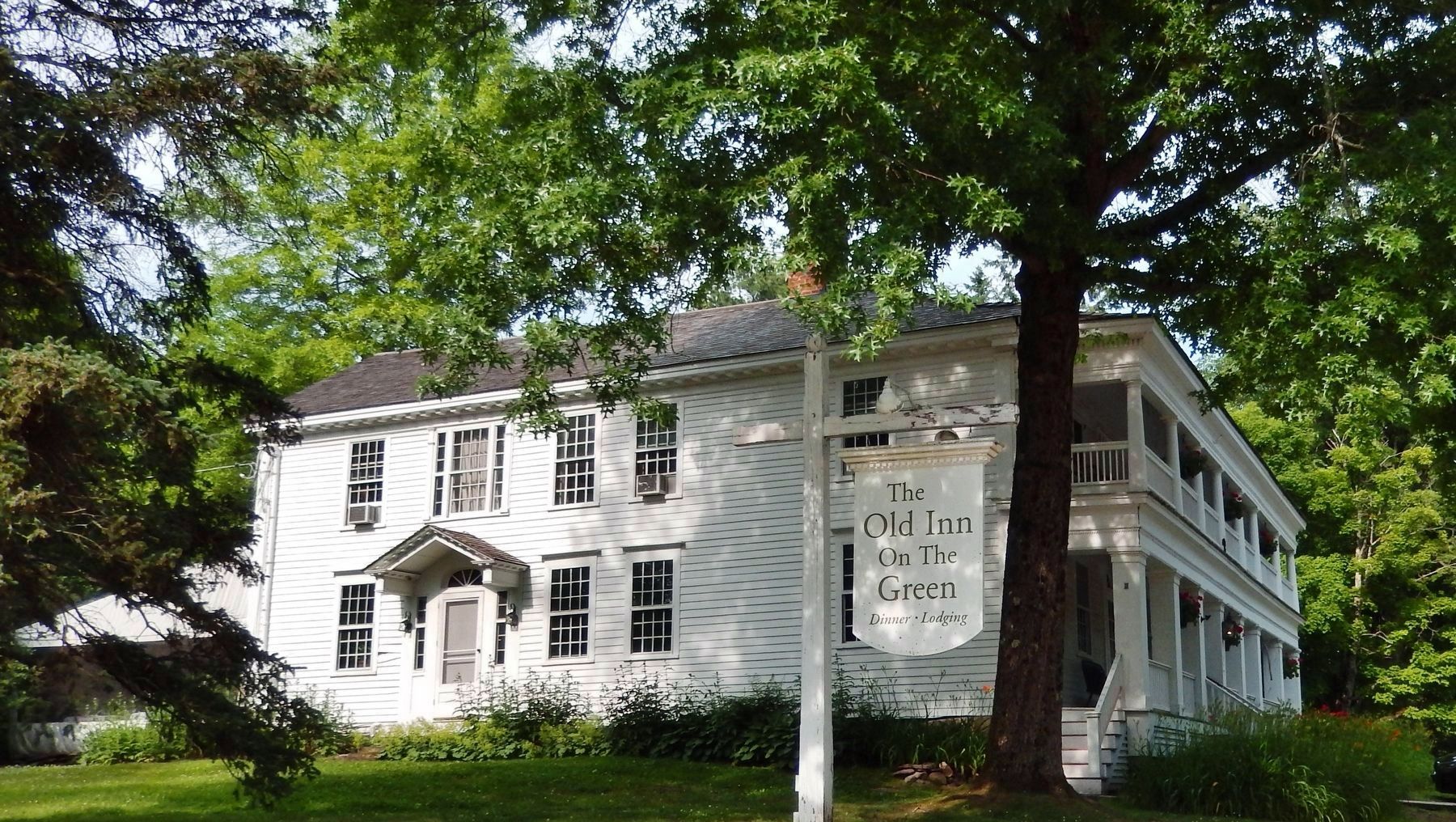 The Old Inn on the Green (<i>about 40 yards north of marker</i>) image. Click for full size.
