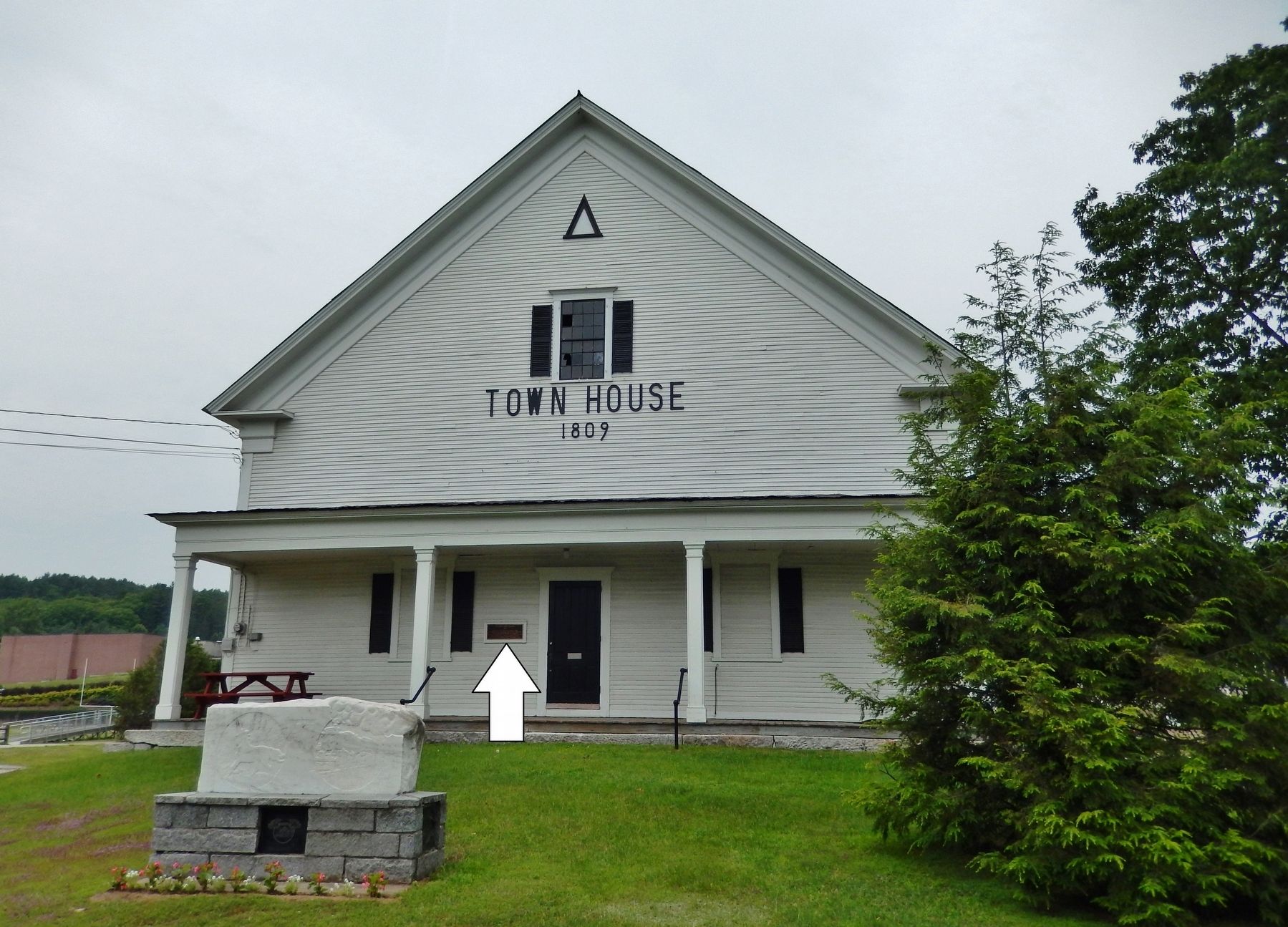 Lyndon Town House (<i>marker visible left of front entrance</i>). Click for full size. Lyndon Town House (<i>marker visible left of front entrance</i>) image. Click for full size.