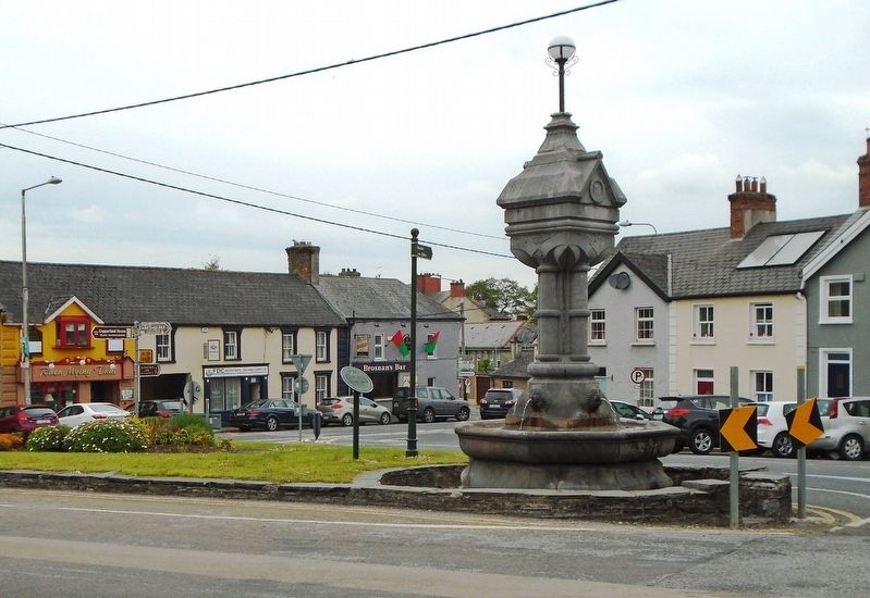 An Scairdeán / The Fountain and Marker image. Click for full size.