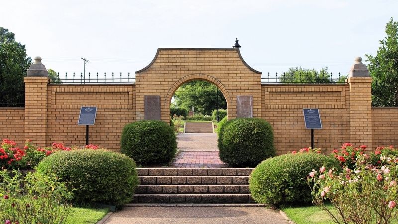 History of the Tyler Municipal Rose Garden Marker Area image. Click for full size.