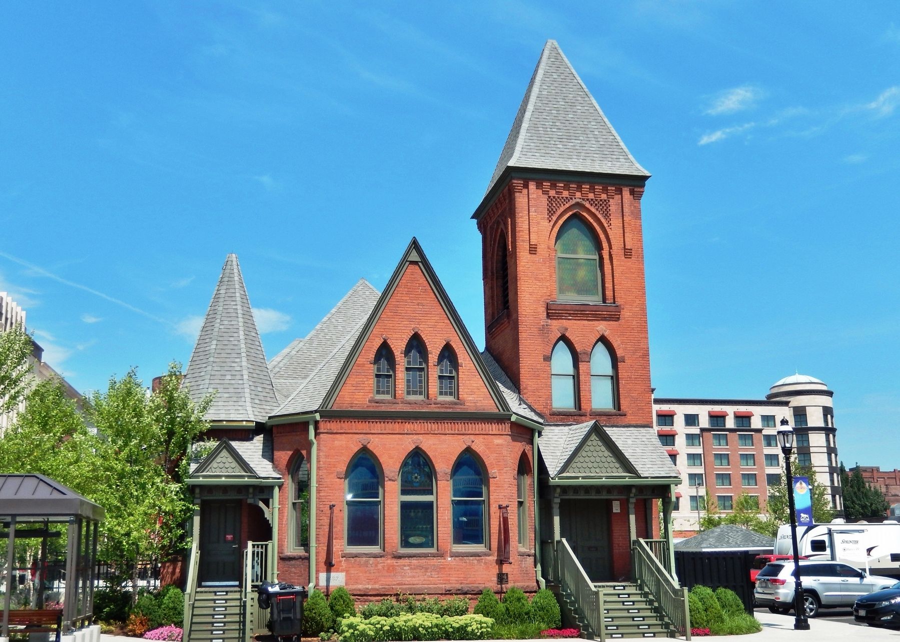 French Congregational Church (<i>view from Union Street</i>) image. Click for full size.