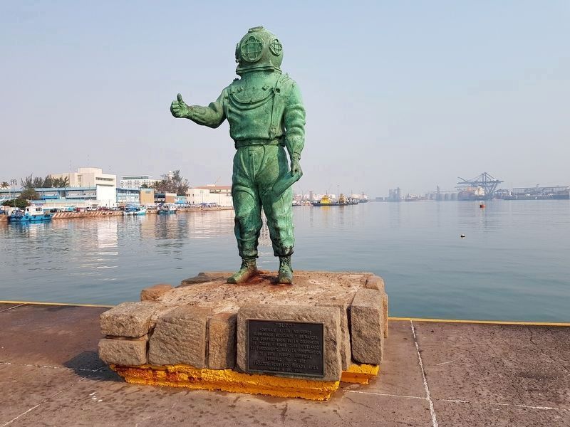 "The Diver", an additional nearby sculpture along the pier image. Click for full size.