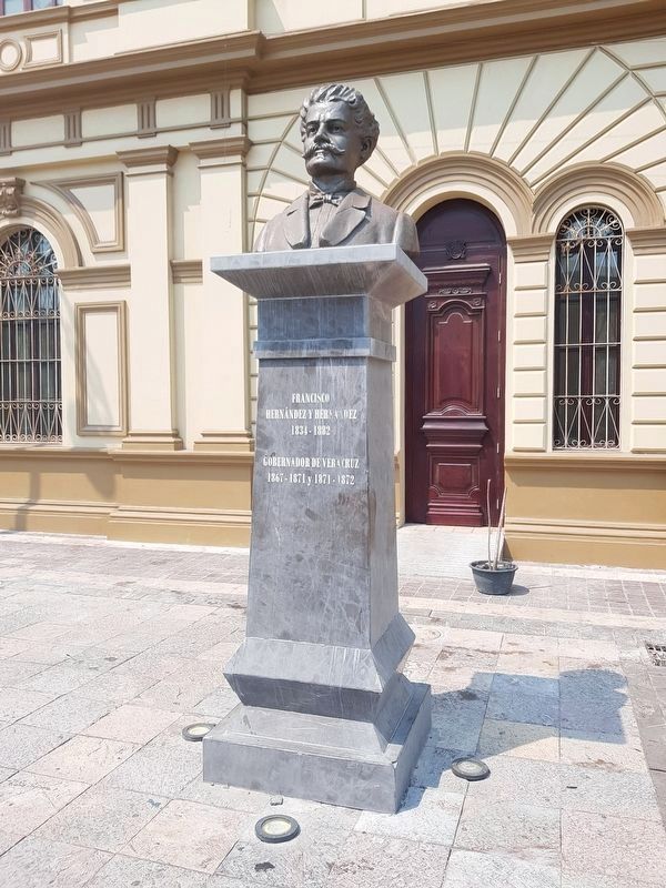 A nearby bust of Governor Hernndez image. Click for full size.