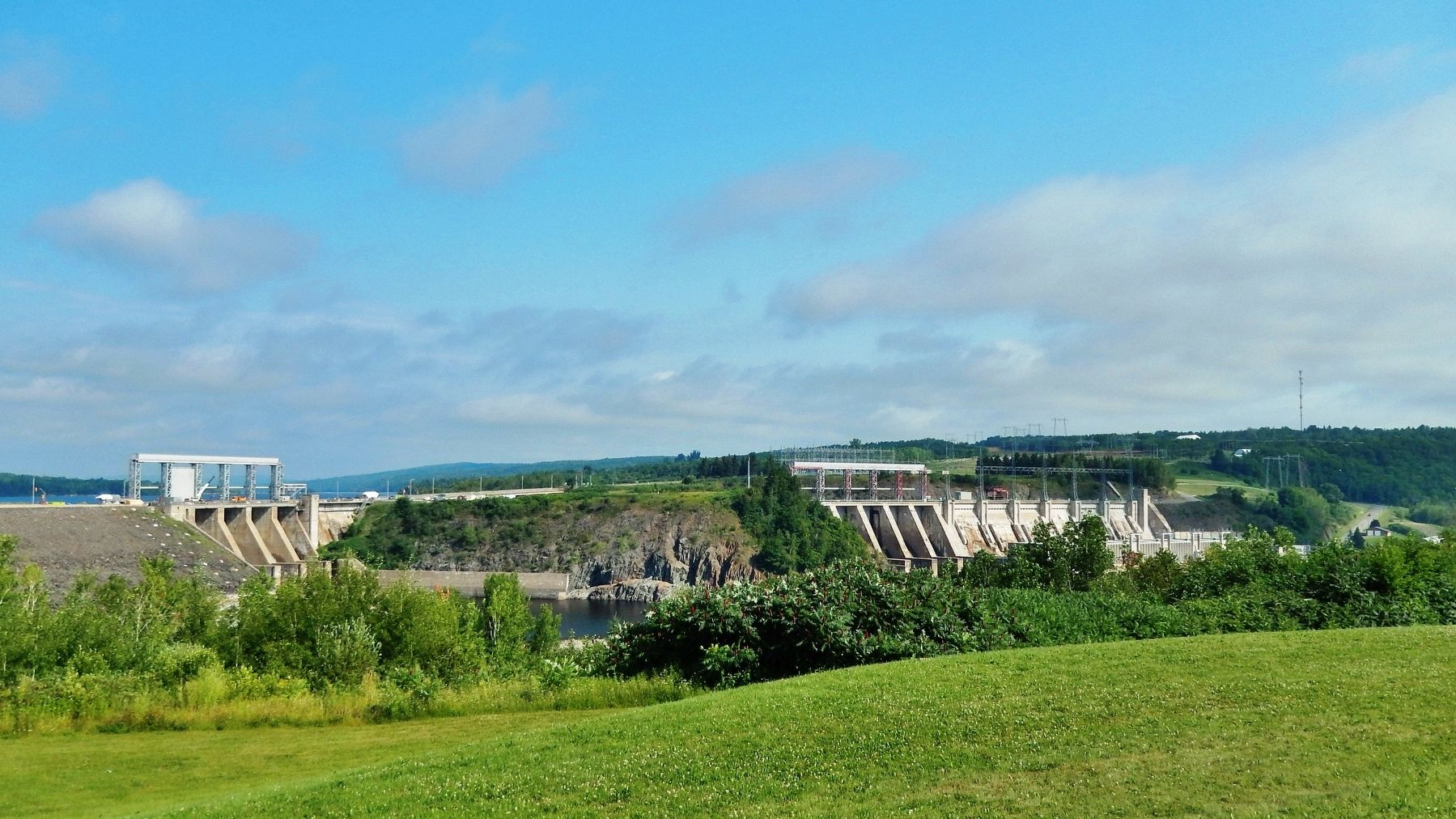 Mactaquac Dam (<i>view from near marker</i>) image. Click for full size.