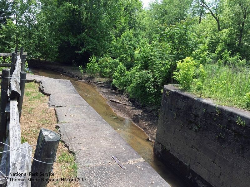 Battery Creek Lock of the James River and Kanawha Canal image. Click for full size.