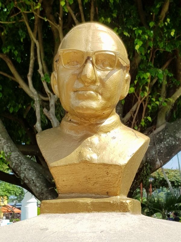 Oscar Arnulfo Romero bust from the monument image. Click for full size.