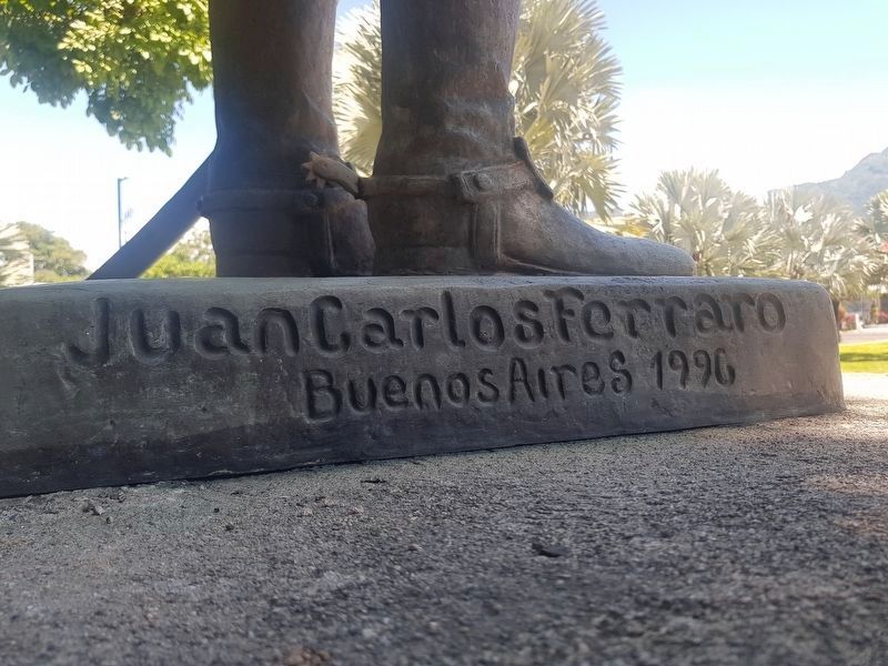 Jos� de San Mart�n statue sculptor's mark image. Click for full size.