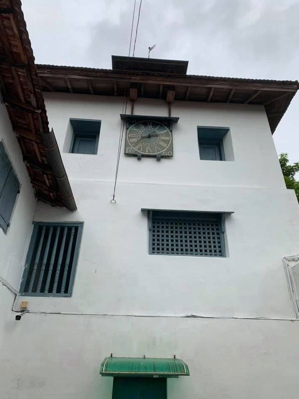 Paradesi Synagogue and Clock Tower image. Click for full size.