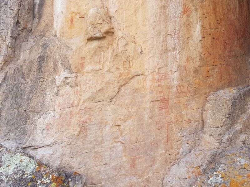 Detail of the rock art near the marker image. Click for full size.
