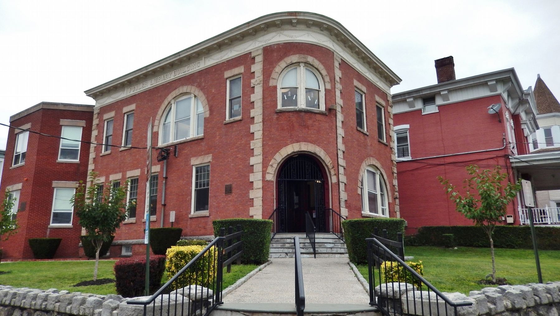 Haverstraw King's Daughters Public Library (<i>southeast corner view</i>) image. Click for full size.
