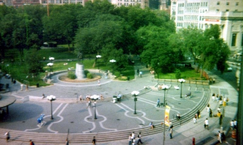 George Washington Statue image. Click for full size.