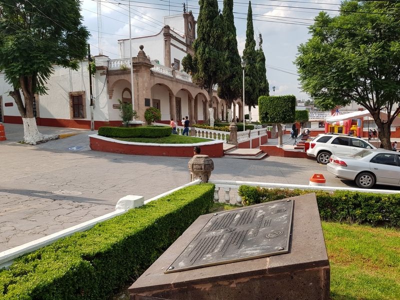 Camino Real de Tierra Adentro Marker and the Palacio Municipal in the background image. Click for full size.