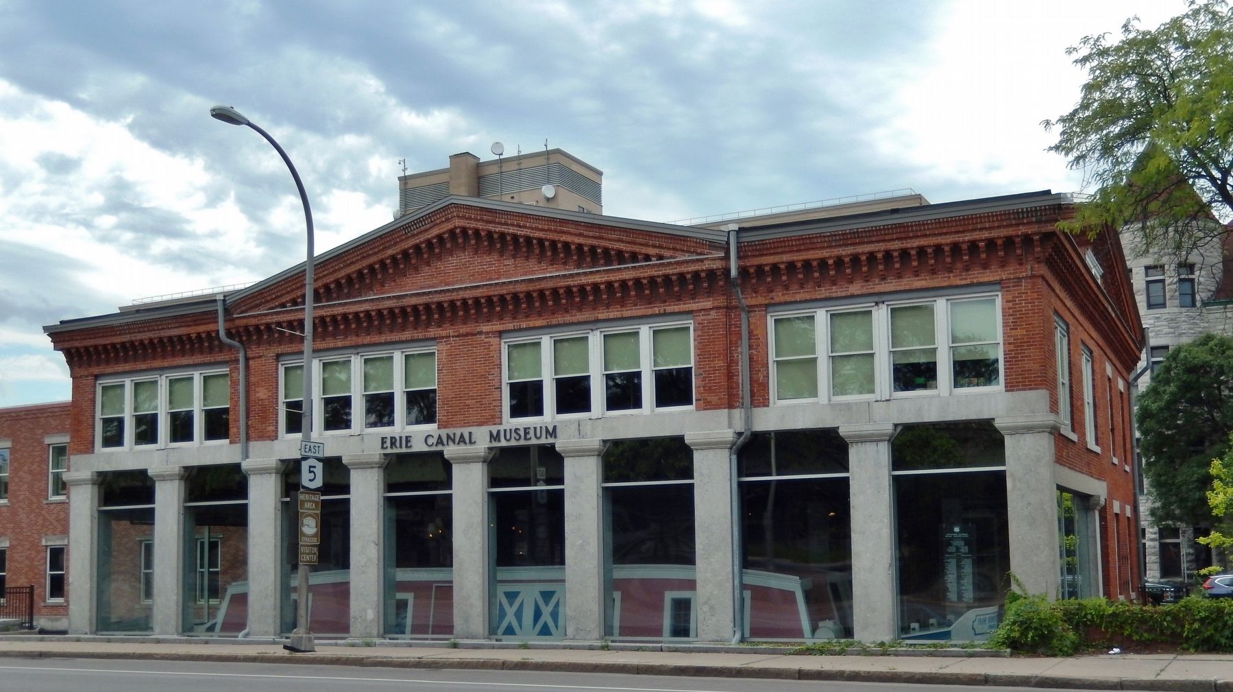 Syracuse Weighlock Building (now the Erie Canal Museum) image. Click for full size.