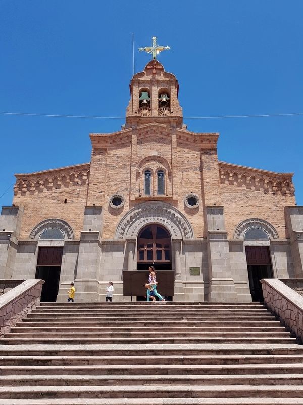 Parish Church of San Miguel Arcángel and Marker. Click for full size. Parish Church of San Miguel Arcángel and Marker image. Click for full size.