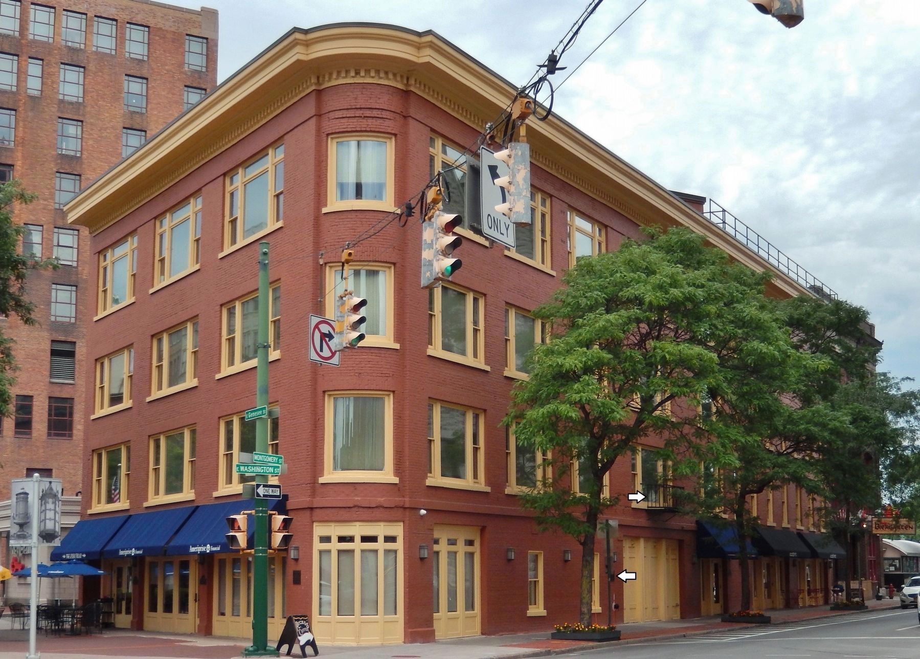 The Courier Building (<i>southeast corner view</i>) image. Click for full size.