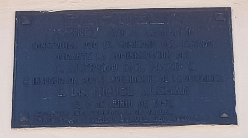 An additional marker for the Manuel vila Camacho School's dedication in 1947 image. Click for full size.
