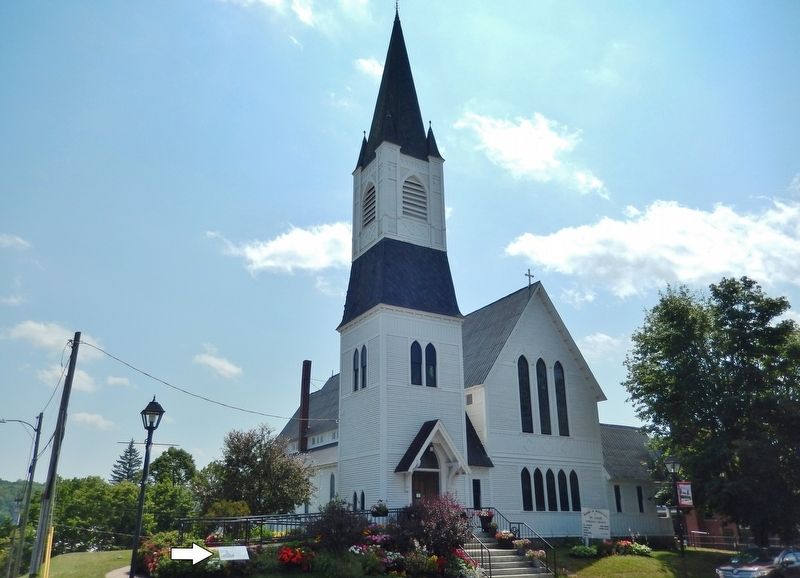 St. Luke's Anglican Church / Église anglicane St. Luke's Marker (<i>wide view</i>). Click for full size. St. Luke's Anglican Church / Église anglicane St. Luke's Marker (<i>wide view</i>) image. Click for full size.