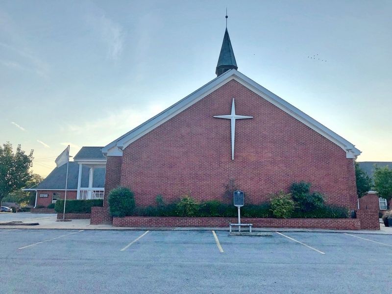 The White Oak Baptist Church & marker. image. Click for full size.