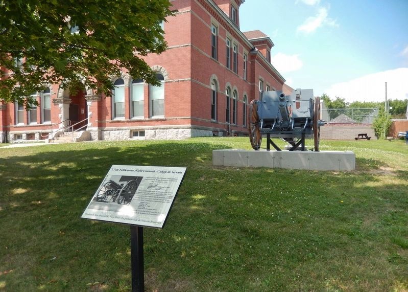 7.7cm Feldkanone (Field Cannon) Marker<br>(<i>wide view  Carleton County Courthouse background</i>) image. Click for full size.