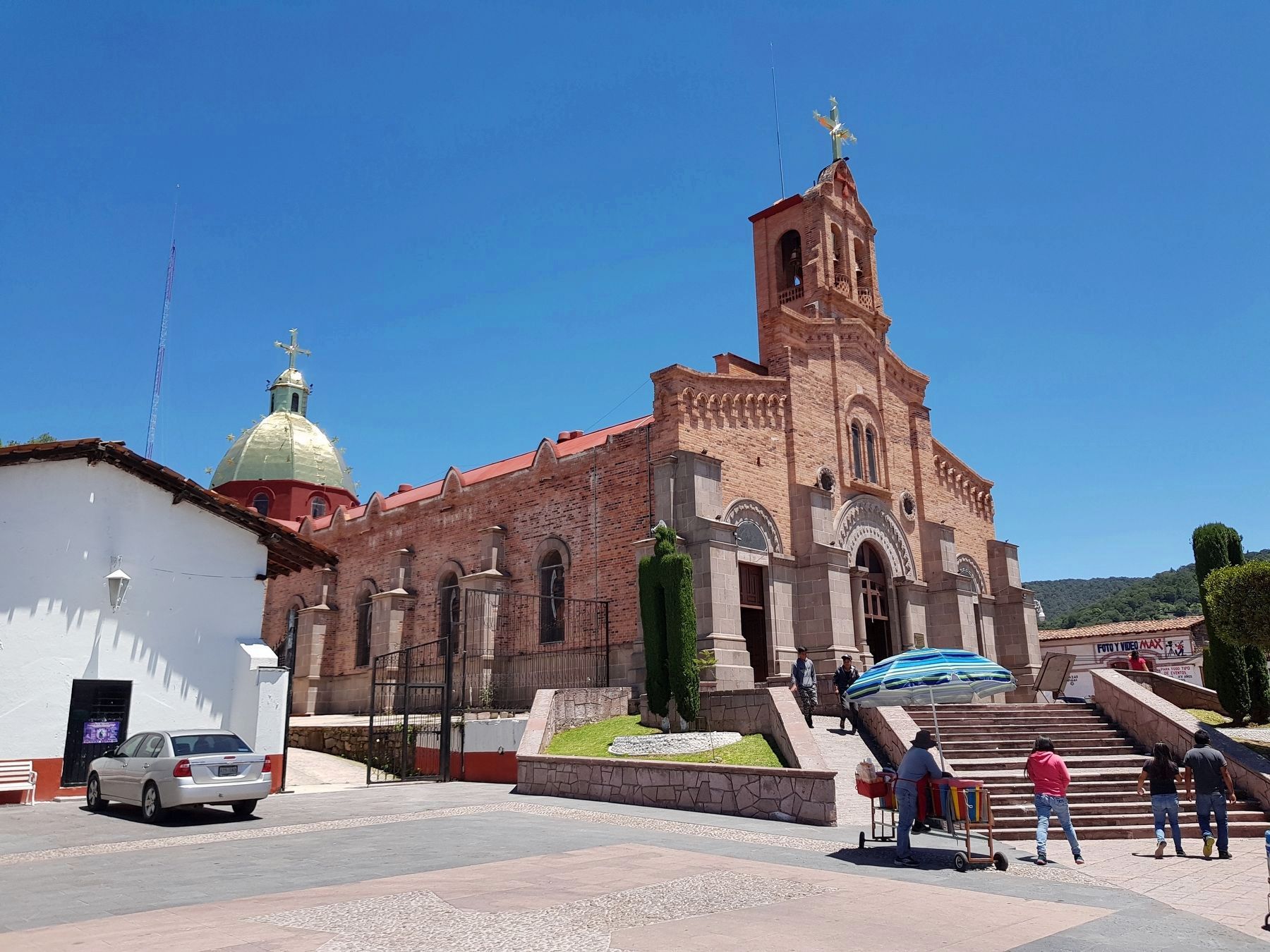 Parish and Ex Convent of San Miguel Arcángel. Click for full size. Parish and Ex Convent of San Miguel Arcángel image. Click for full size.