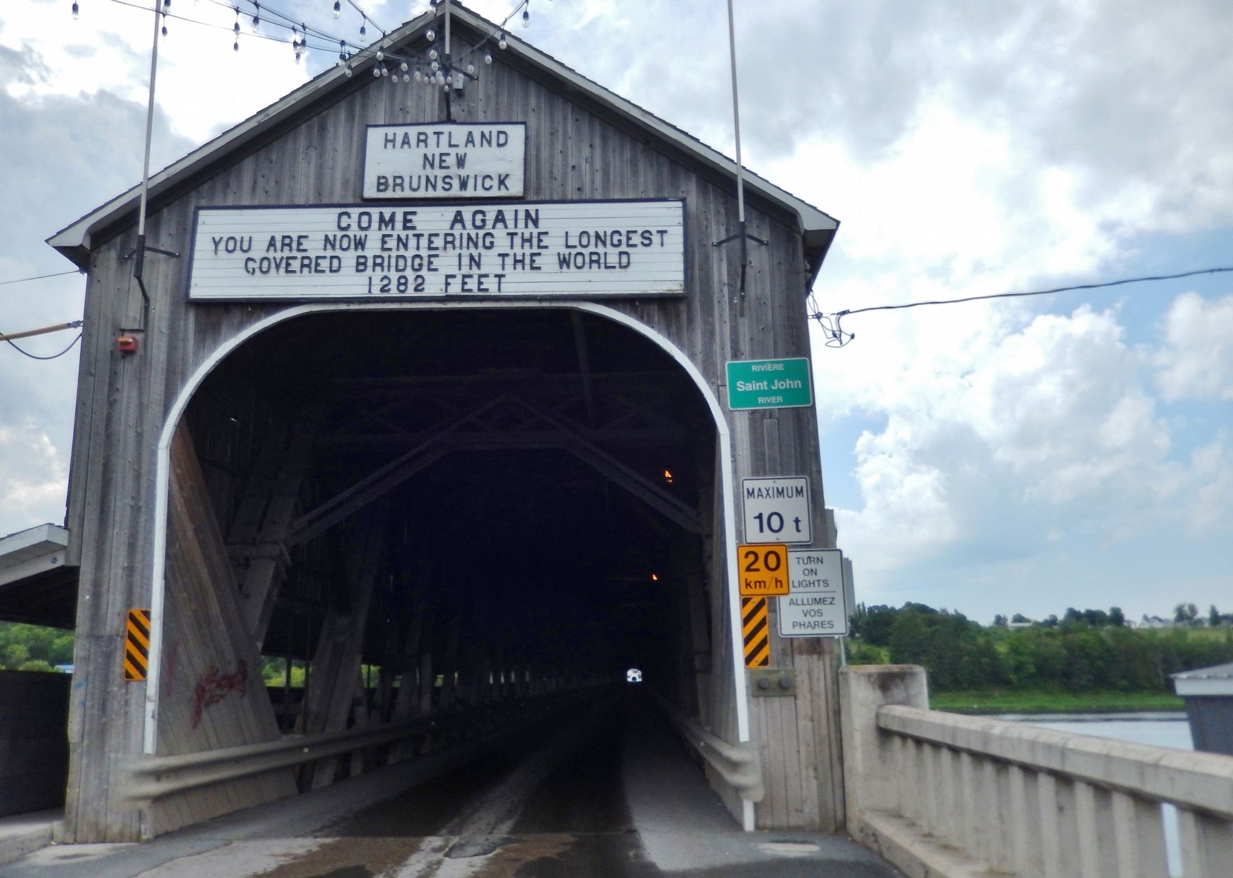 Hartland Hill Bridge Entrance (<i>about 70 meters south of marker</i>). Click for full size. Hartland Hill Bridge Entrance (<i>about 70 meters south of marker</i>) image. Click for full size.