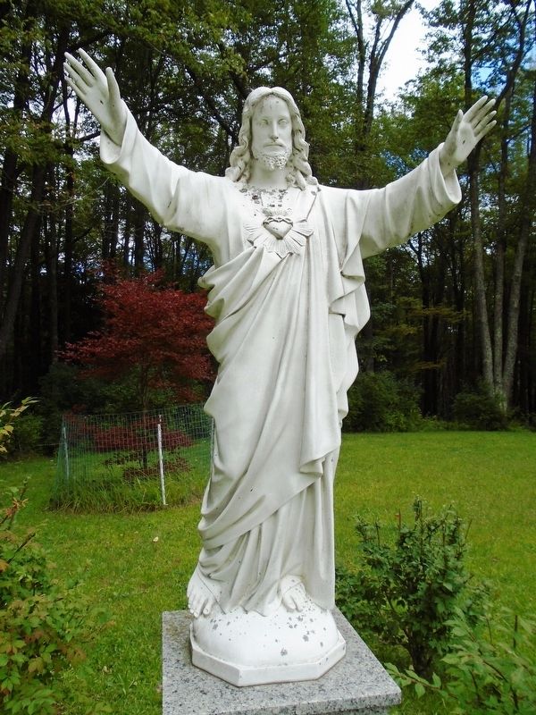 Sacred Heart of Jesus Statue image. Click for full size.