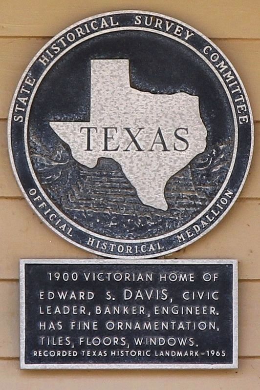 Davis Home Marker image. Click for full size.