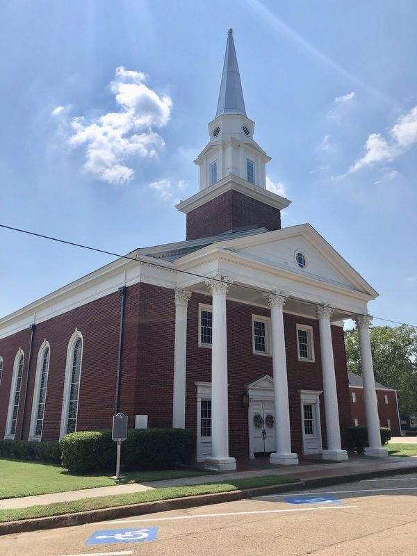 First Baptist Church of Winnsboro and marker. image. Click for full size.