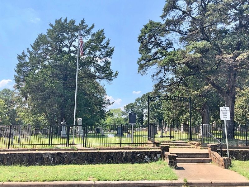 Old Winnsboro Cemetery (City Cemetery) and marker. image. Click for full size.