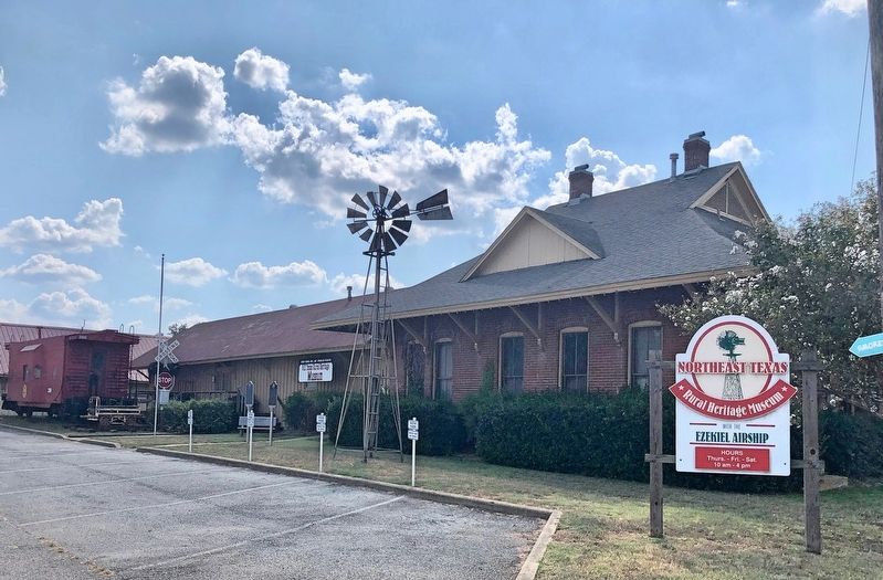 The Pittsburg Depot and marker. image. Click for full size.