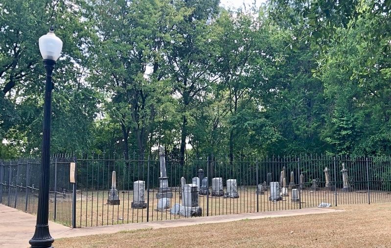 Nearby Pitts family graves. image. Click for full size.