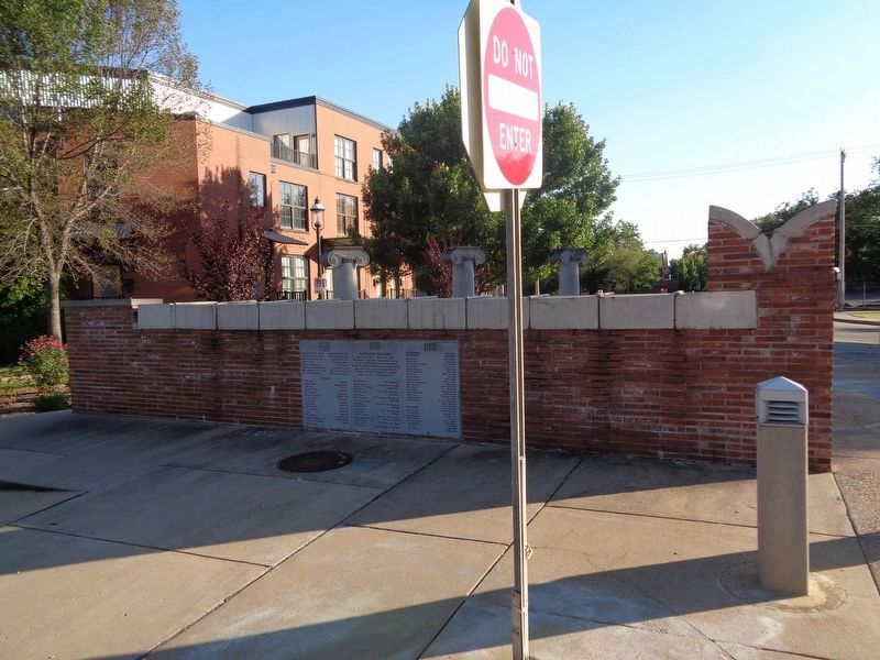 Brick wall containing the plaque image. Click for full size.