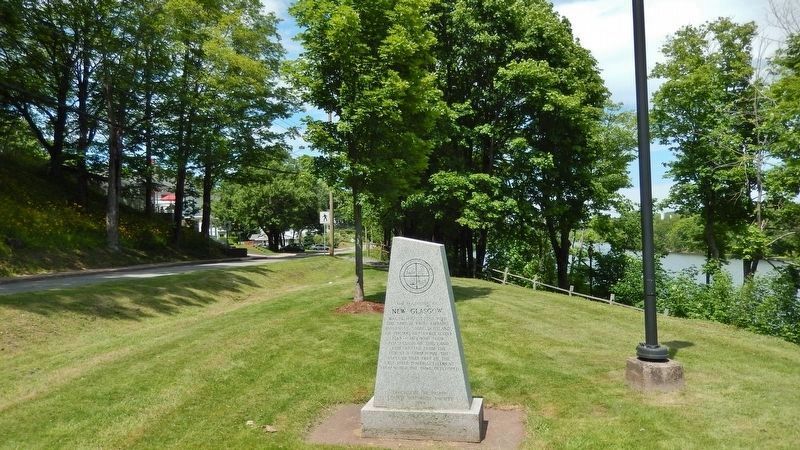 The Beginning of New Glasgow Marker<br>(<i>view north • Terrace St. left • East River right</i>) image. Click for full size.