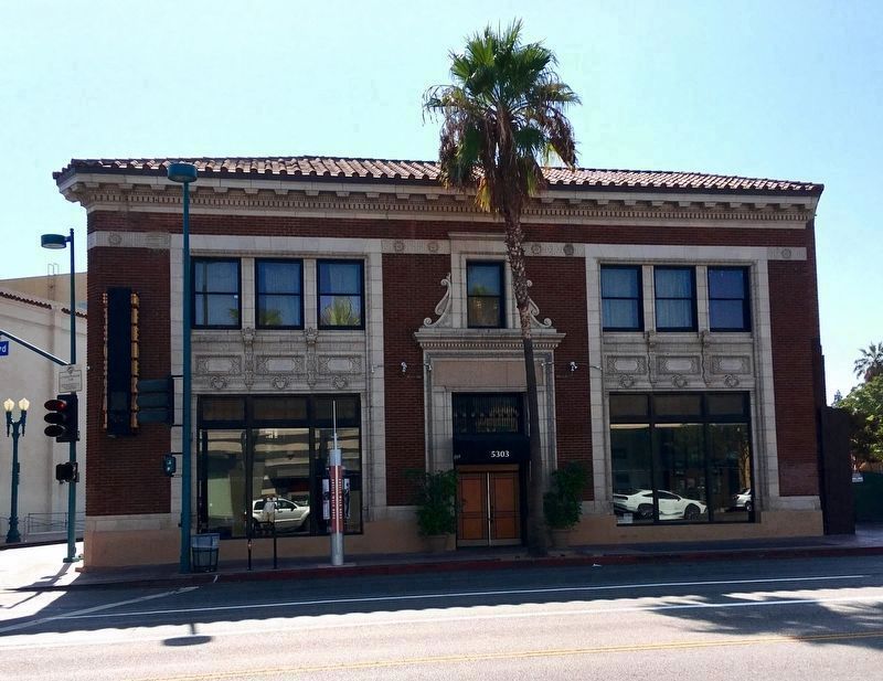 Historic 1926 Bank Building image. Click for full size.