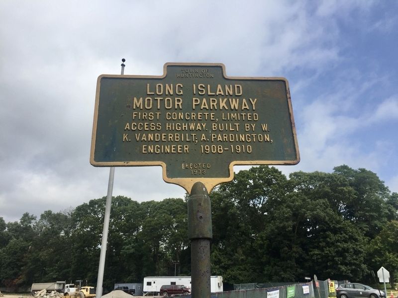 Long Island Motor Parkway Marker image. Click for full size.