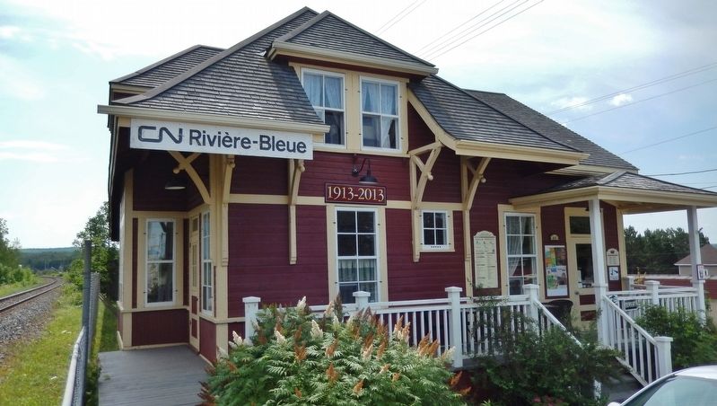 The Rivière-Bleue Train Station (<i>northwest corner view</i>) image. Click for full size.