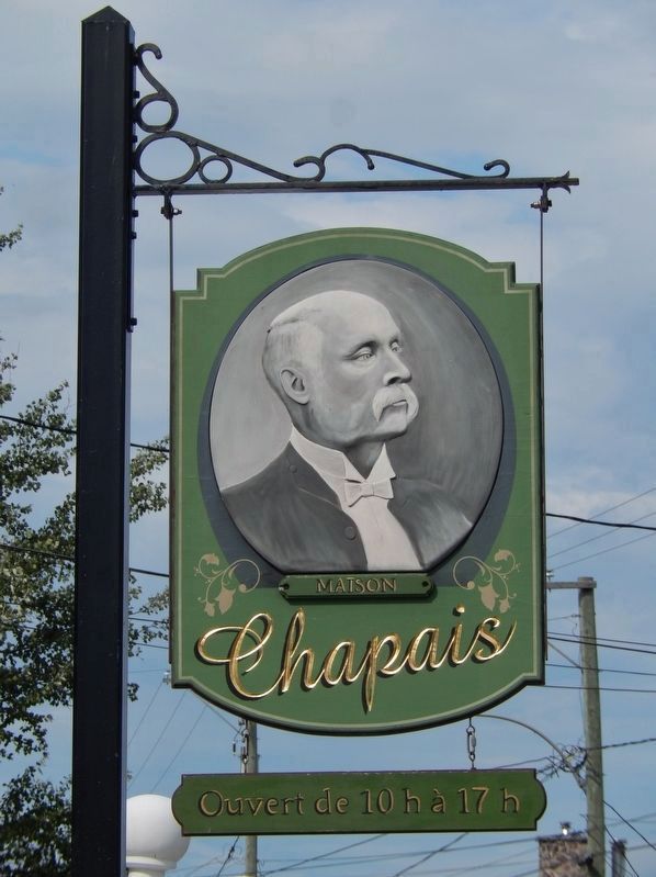Maison Chapais sign<br>(<i>view from near marker</i>) image. Click for full size.