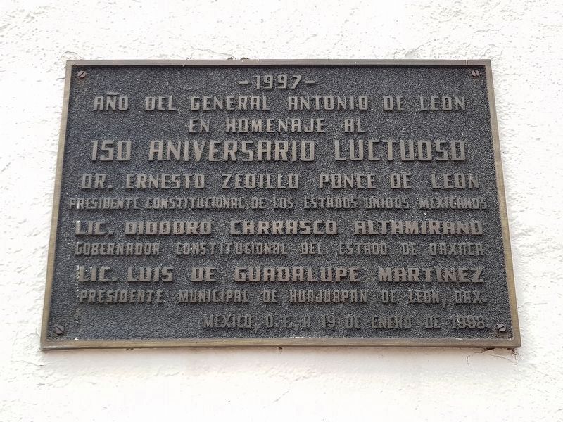 An additional marker for the 150th anniversary of the death of General Antonio León image. Click for full size.