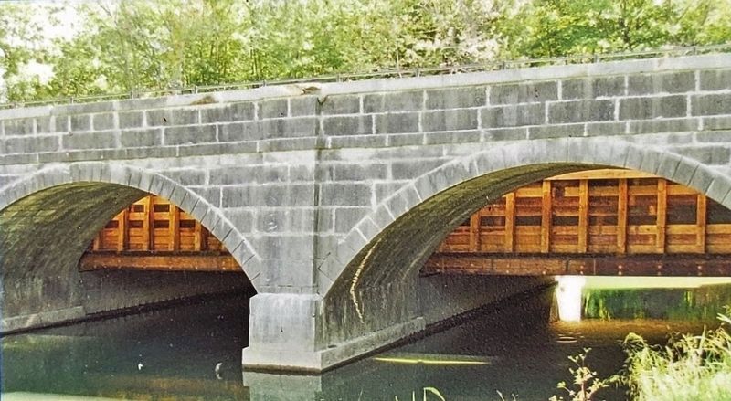 Marker detail: Nine Mile Aqueduct image. Click for full size.