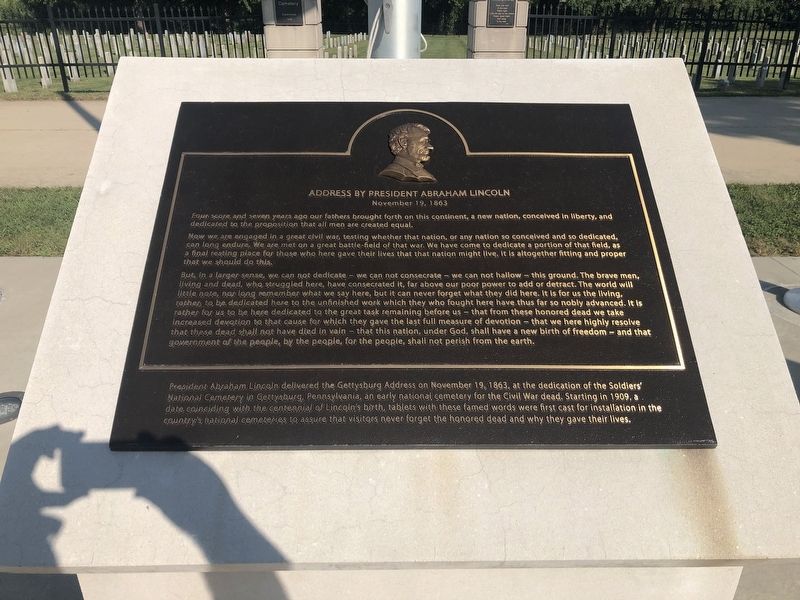 Plaque featuring the text of the Gettysburg Address image. Click for full size.